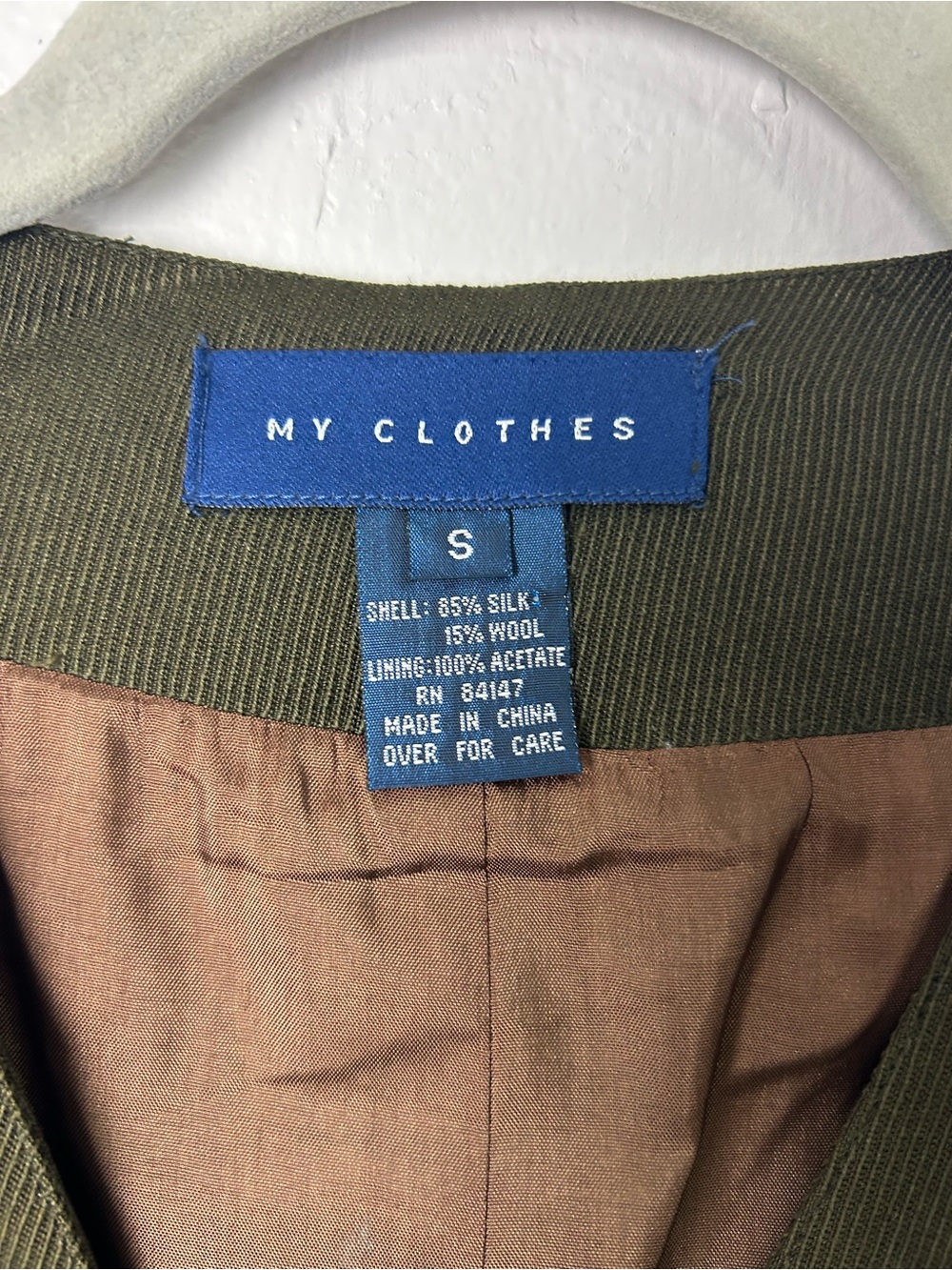 My Clothes Vtg Silk Vest Green Size S Quite luxury Old Money capsule staple - Picture 9 of 13